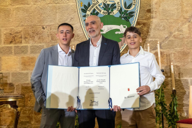Gala de entrega del Premio Príncipe de Viana de la Cultura 2024 a Alfredo Sanzol