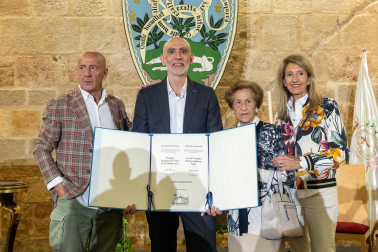 Gala de entrega del Premio Príncipe de Viana de la Cultura 2024 a Alfredo Sanzol