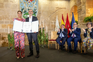 Gala de entrega del Premio Príncipe de Viana de la Cultura 2024 a Alfredo Sanzol