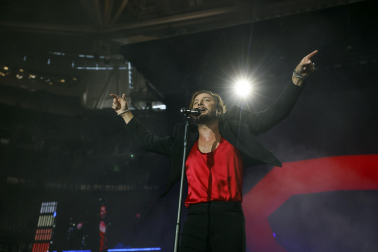 Actuación de Manu Carrasco en el estadio Santiago Bernabéu ante 65.000 personas en el cierre de su gira 'Corazón y flecha'