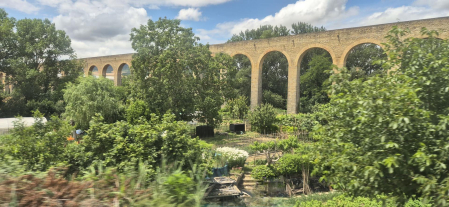 Acueducto de Noáin desde el tren.