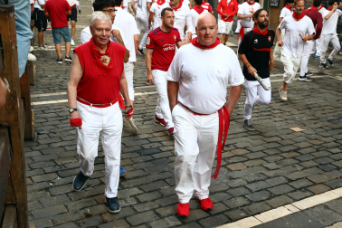 Joe Distler, en uno de los encierros de 2023, recorre la calle Estafeta