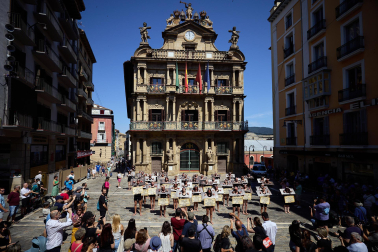 Fotos de la protesta de las organizaciones animalistas PETA y AnimaNaturalis en contra de la tauromaquia.
