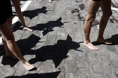 Fotos de la protesta de las organizaciones animalistas PETA y AnimaNaturalis en contra de la tauromaquia.