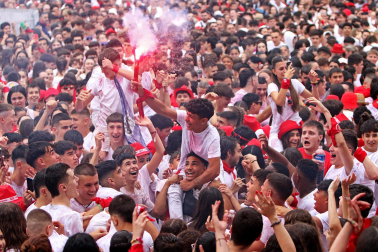 Fotos del chupinazo 2024 de San Fermín en la plaza del Castillo.