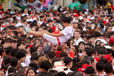 Fotos del chupinazo 2024 de San Fermín en la plaza del Castillo.