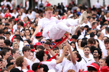Fotos del chupinazo 2024 de San Fermín en la plaza del Castillo.