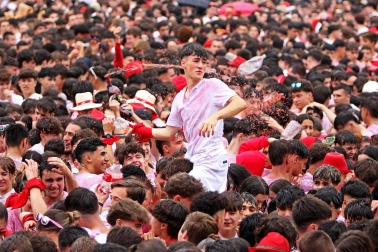 Fotos del chupinazo 2024 de San Fermín en la plaza del Castillo.