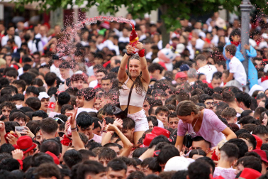 Fotos del chupinazo 2024 de San Fermín en la plaza del Castillo.
