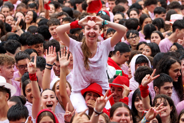 Fotos del chupinazo 2024 de San Fermín en la plaza del Castillo.