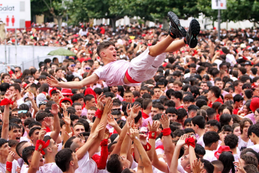 Fotos del chupinazo 2024 de San Fermín en la plaza del Castillo.