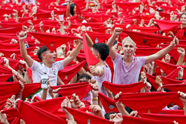 Fotos del chupinazo 2024 de San Fermín en la plaza del Castillo.