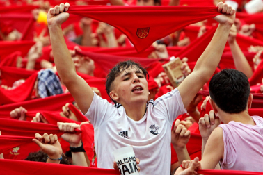 Fotos del chupinazo 2024 de San Fermín en la plaza del Castillo.