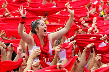 Fotos del chupinazo 2024 de San Fermín en la plaza del Castillo.