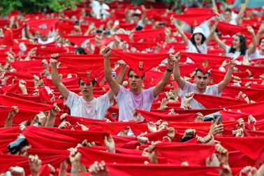 Fotos del chupinazo 2024 de San Fermín en la plaza del Castillo.