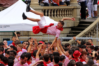 Fotos del chupinazo 2024 de San Fermín en la plaza del Castillo.