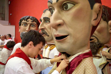 Salida de la Comparsa de Gigantes y Cabezudos este 6 de julio.