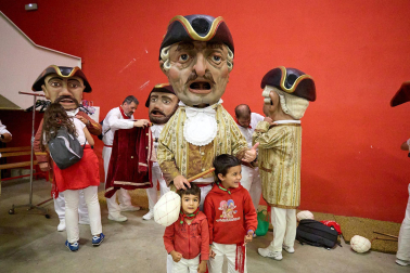 Salida de la Comparsa de Gigantes y Cabezudos este 6 de julio.