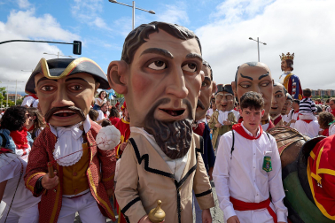 Salida de la Comparsa de Gigantes y Cabezudos este 6 de julio.