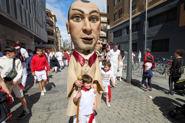 Salida de la Comparsa de Gigantes y Cabezudos este 6 de julio.