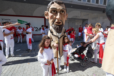 Salida de la Comparsa de Gigantes y Cabezudos este 6 de julio.