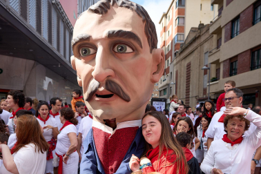Salida de la Comparsa de Gigantes y Cabezudos este 6 de julio.