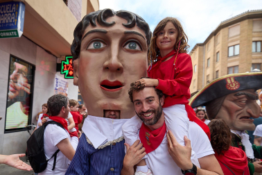 Salida de la Comparsa de Gigantes y Cabezudos este 6 de julio.