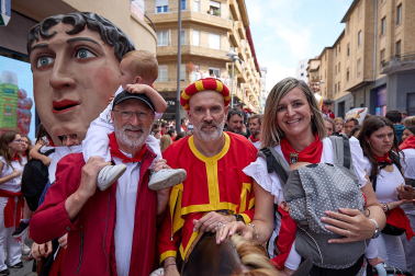 Salida de la Comparsa de Gigantes y Cabezudos este 6 de julio.