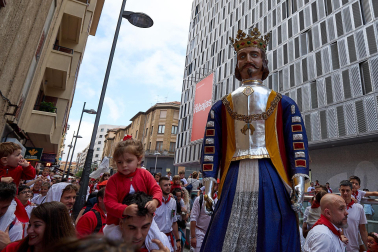 Salida de la Comparsa de Gigantes y Cabezudos este 6 de julio.