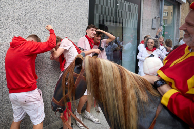 Salida de la Comparsa de Gigantes y Cabezudos este 6 de julio.