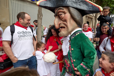 Salida de la Comparsa de Gigantes y Cabezudos este 6 de julio.