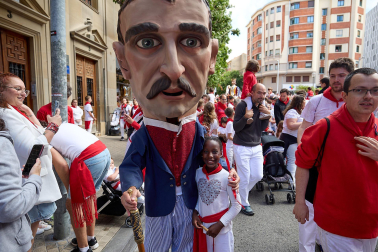 Salida de la Comparsa de Gigantes y Cabezudos este 6 de julio.