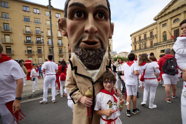 Salida de la Comparsa de Gigantes y Cabezudos este 6 de julio.