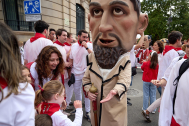 Salida de la Comparsa de Gigantes y Cabezudos este 6 de julio.