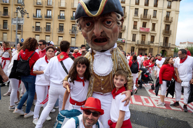 Salida de la Comparsa de Gigantes y Cabezudos este 6 de julio.