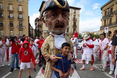 Salida de la Comparsa de Gigantes y Cabezudos este 6 de julio.