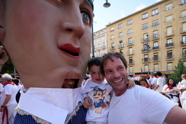 Salida de la Comparsa de Gigantes y Cabezudos este 6 de julio.