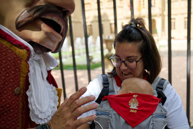 Salida de la Comparsa de Gigantes y Cabezudos este 6 de julio.