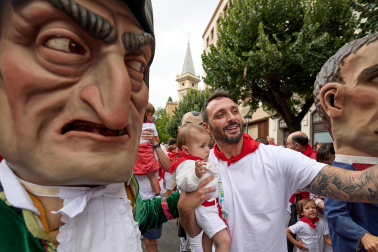 Salida de la Comparsa de Gigantes y Cabezudos este 6 de julio.