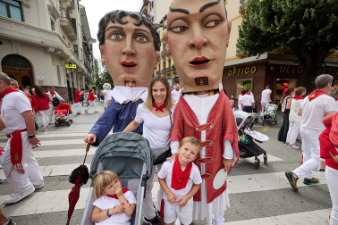 Salida de la Comparsa de Gigantes y Cabezudos este 6 de julio.