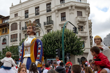 Salida de la Comparsa de Gigantes y Cabezudos este 6 de julio.