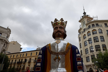 Salida de la Comparsa de Gigantes y Cabezudos este 6 de julio.