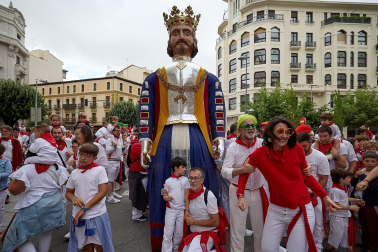 Salida de la Comparsa de Gigantes y Cabezudos este 6 de julio.