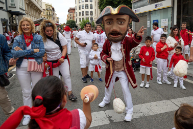 Salida de la Comparsa de Gigantes y Cabezudos este 6 de julio.