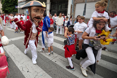 Salida de la Comparsa de Gigantes y Cabezudos este 6 de julio.