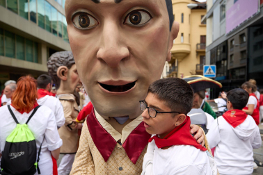 Salida de la Comparsa de Gigantes y Cabezudos este 6 de julio.