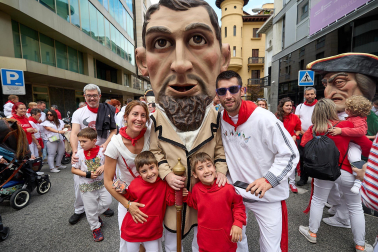 Salida de la Comparsa de Gigantes y Cabezudos este 6 de julio.