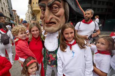 Salida de la Comparsa de Gigantes y Cabezudos este 6 de julio.