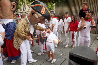 Salida de la Comparsa de Gigantes y Cabezudos este 6 de julio.