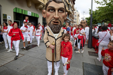 Salida de la Comparsa de Gigantes y Cabezudos este 6 de julio.